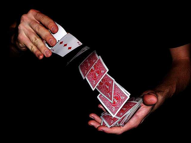Cách xào bài gian lận đơn giản mà mọi bet thủ cần tránh khi giải trí