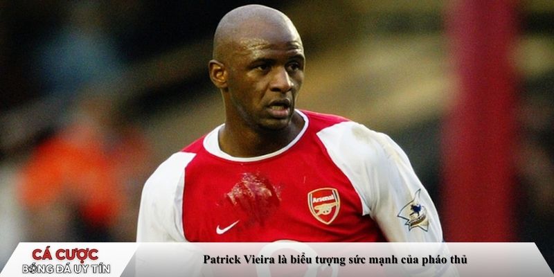 Patrick Vieira là biểu tượng sức mạnh của pháo thủ