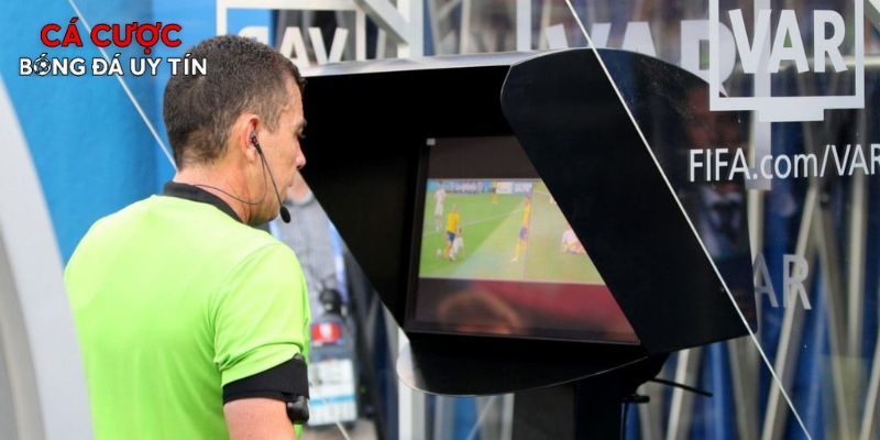 Công nghệ trợ lý trọng tài video trong bóng đá