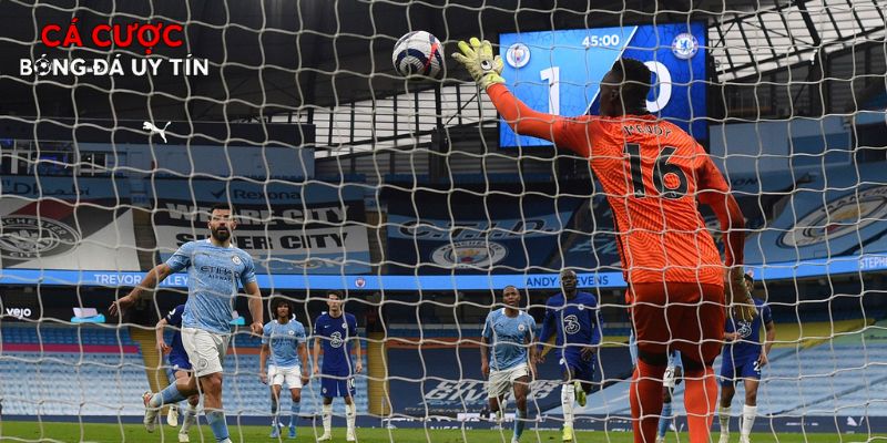 Kỹ thuật sút bóng tinh tế và rủi ro